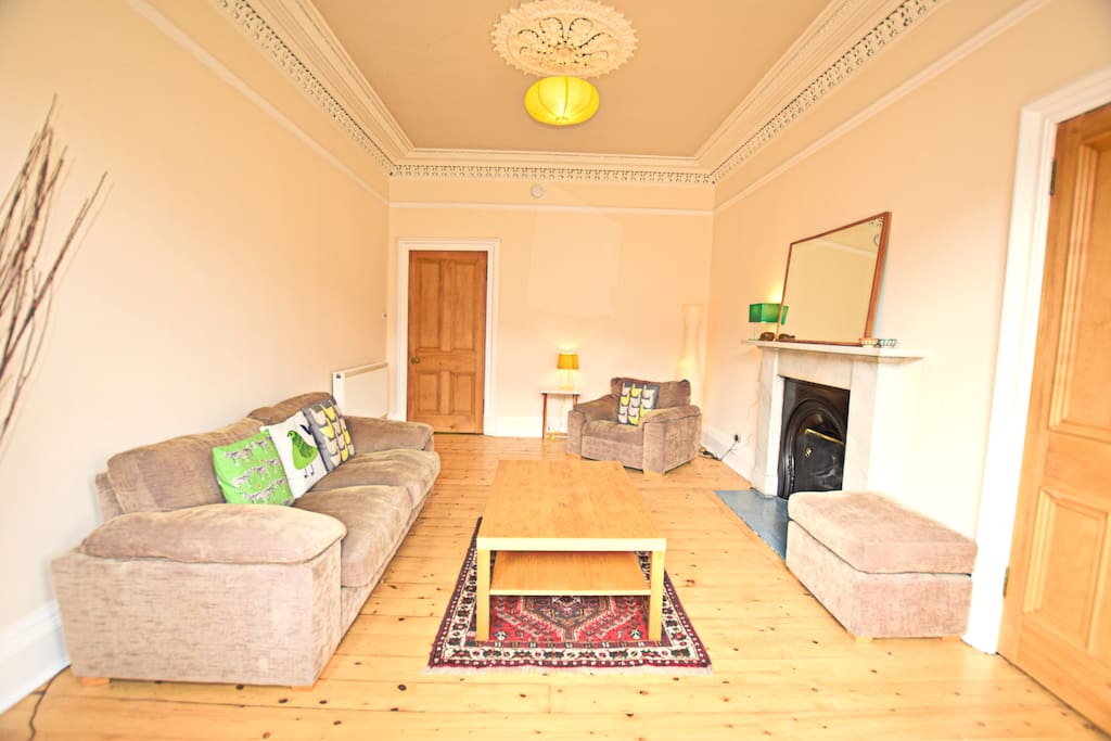 Original sanded floorboards and original ornate cornicing in this 6m/20ft long bay windowed lounge.