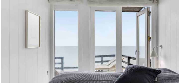 חדר שינה עם מיטה זוגית