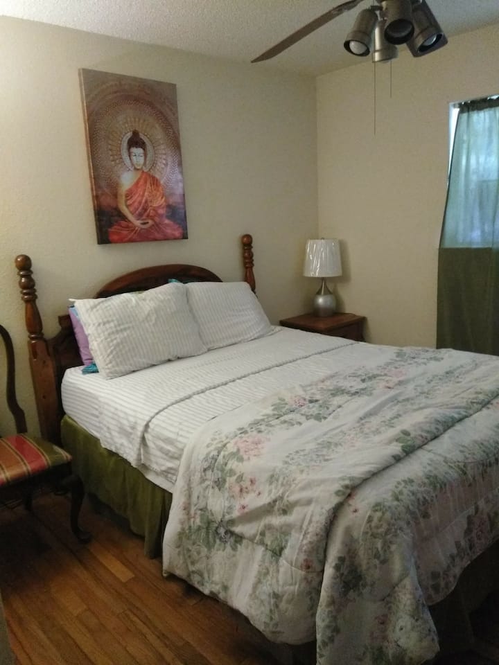 Great for Traveling Professional! Clean and Cozy! Houses for Rent in