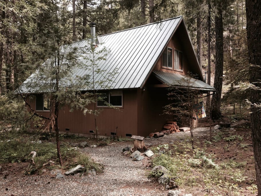 Lone Wolf Acres on Coffee Creek Chalet