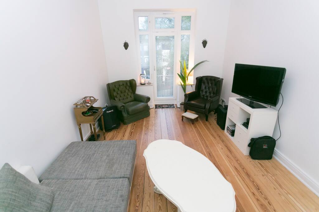 Living Room + Balcony (Stereo System, Flatscreen, PS4 etc.)
