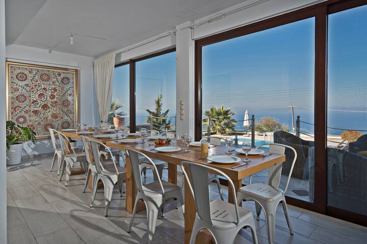 Sea views, Heated Pool, Ping Pong & Tennis, 23 pax gallery image 4