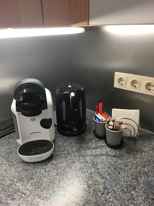 Kaffeemaschine ( Kapseln tassimo)
Wasserkocher