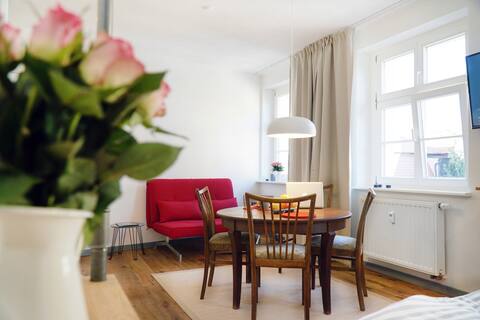 Directly at the cathedral, exclusive 1-room apartment.