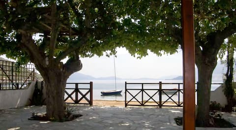 Top Airbnb: Irenes Seaside House in Δήμος Επιδαύρου