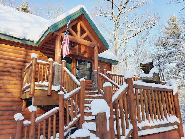 Black Bear Lodge in Baldwin Cabins for Rent in Baldwin, Michigan