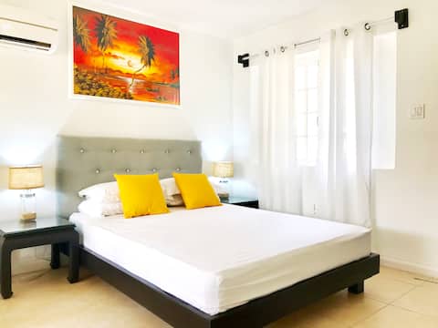 ★Ocho Rios Jamaica Vacation/Pool/WiFi/Location!★