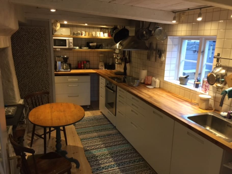 Köket - vy från entre från trädgården