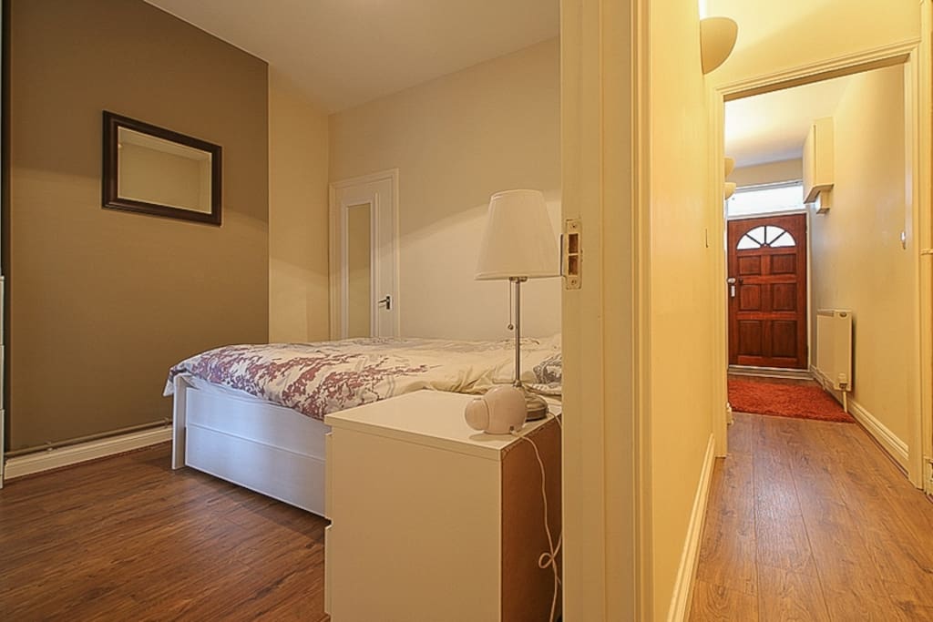 Another picture of the double bedroom.