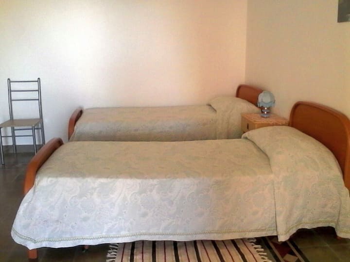 Room with 2/3 beds