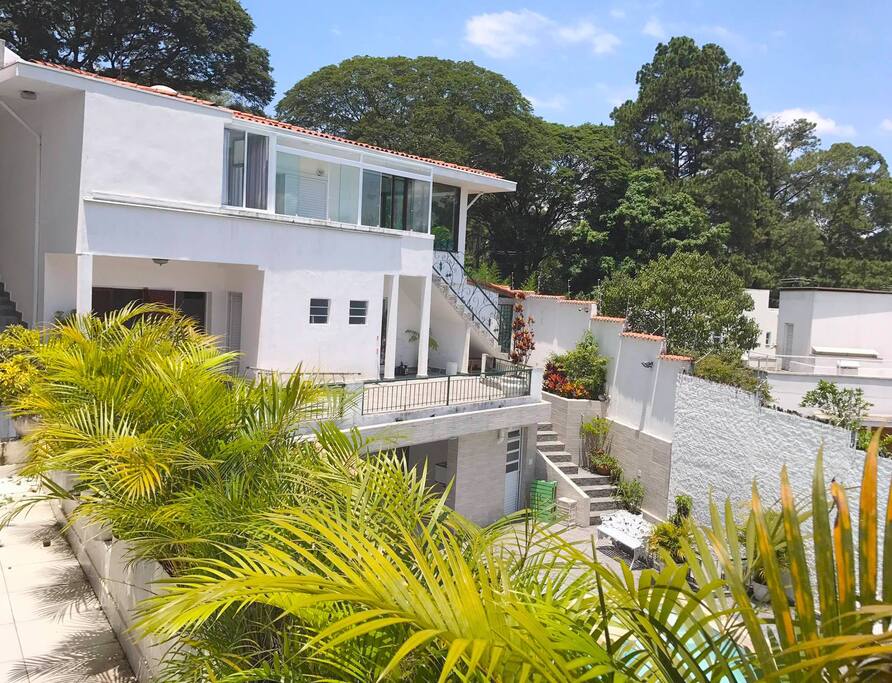 Foto do espaço externo da casa