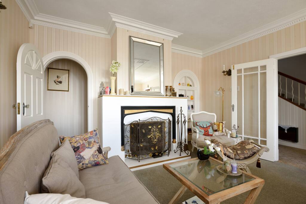 Guest living room