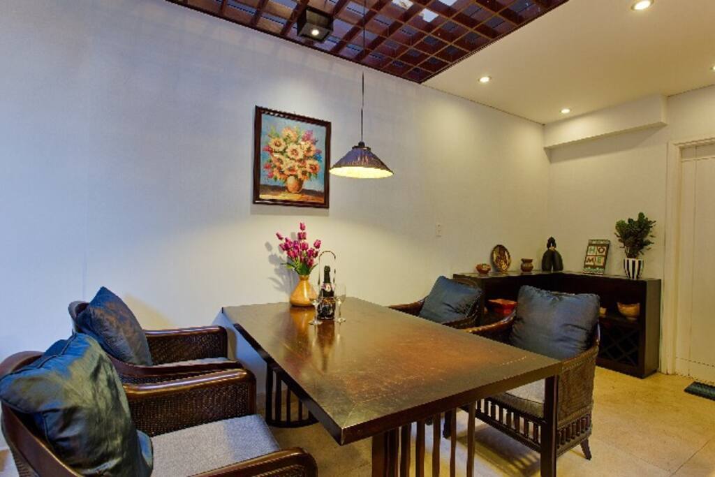 Dining area adjacent to the kitchen