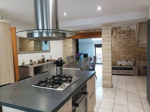 Cheerful townhouse with all amenities.