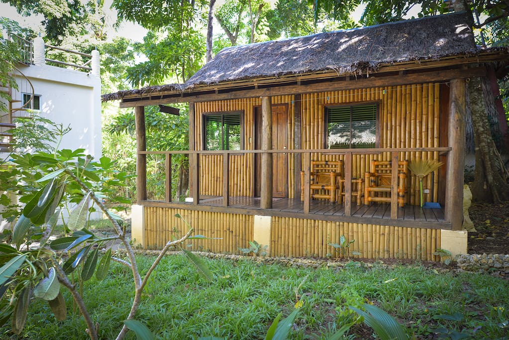 The LITTLE Bulabog house has it´s own airbnb advertisement. Watch the FEEDBACKS!