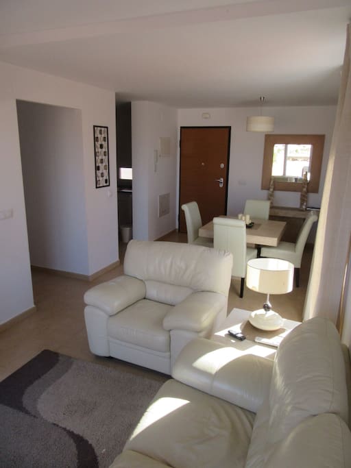 Lounge/dining area