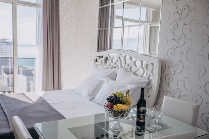 Sea Pearl studio, 28 - steps away from the beach