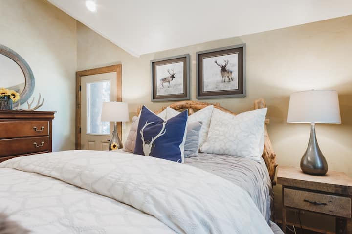 Sleep like a baby in this extremely comfy bed, complete with memory foam topper and flannel sheets.