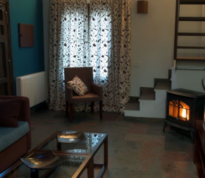 Salón con chimenea