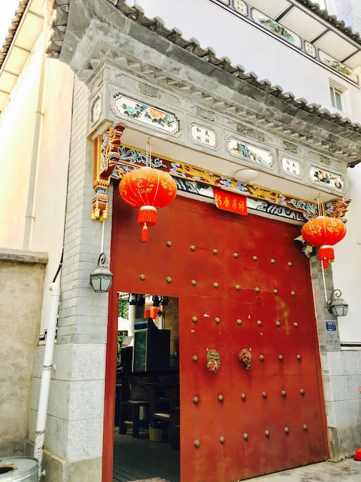 非雅的大门、兼具白族当地特色。