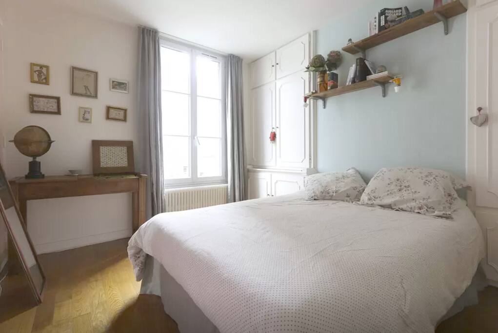Chambre spacieuse et lumineuse