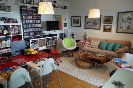 Beautiful private ART room with breakfast included