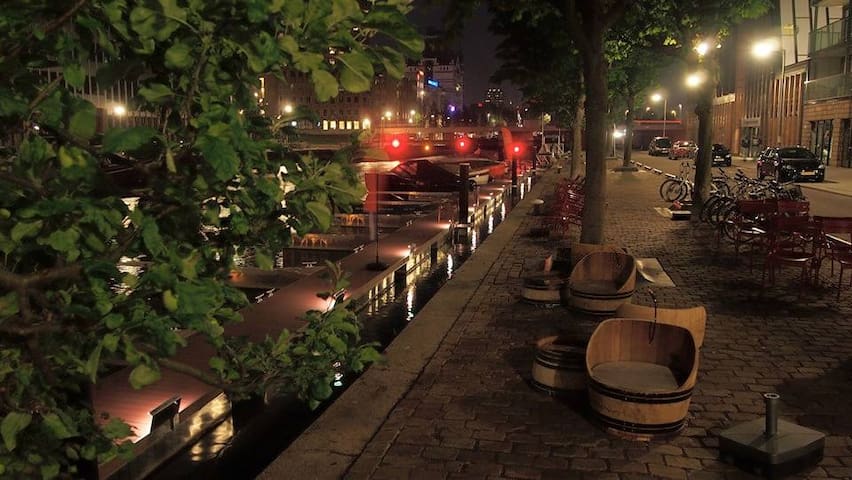 Wikkelboat Nr1 @ city centre with Spa gallery image 3