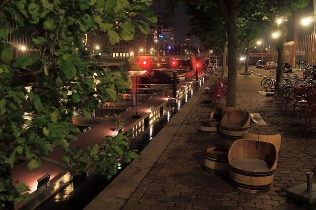 Chill at the docks and enjoy some good wines!