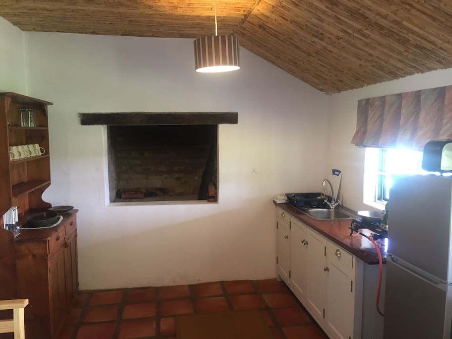 Kitchenette with fire place/braai.
