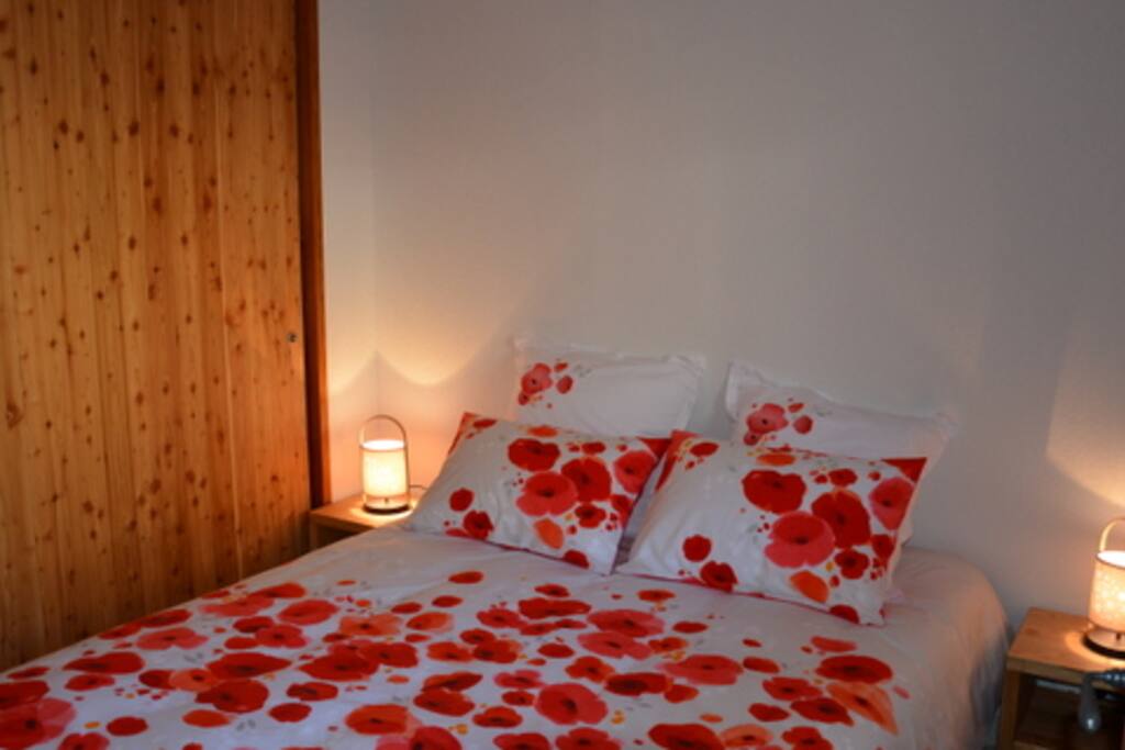 Chambre parentale avec grand lit en 160