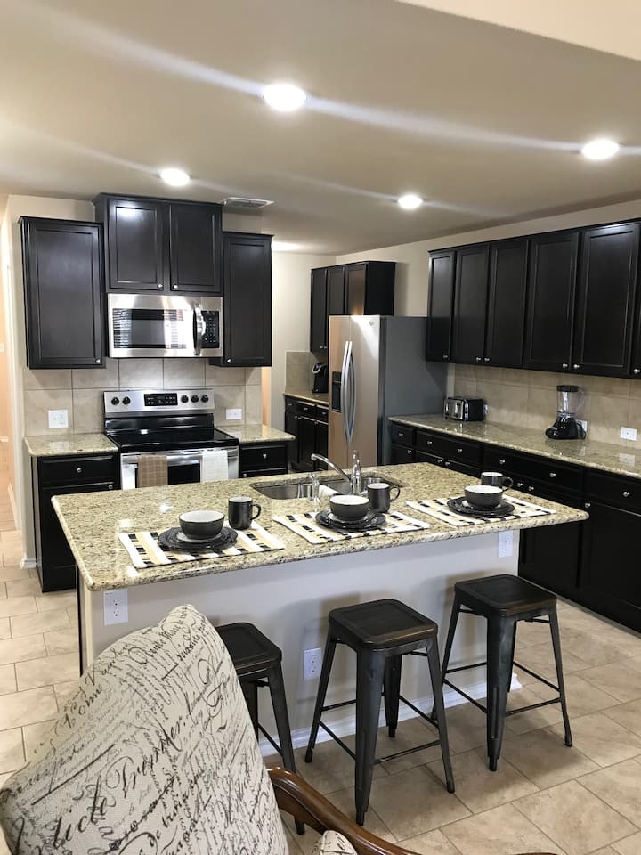 Air Force Grad BMT Home 1 5 min to Lackland AFB Houses for Rent in