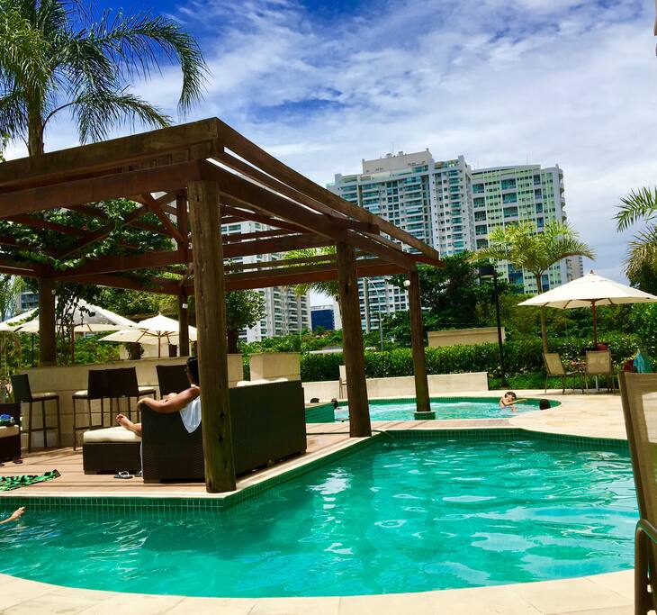 Área da piscina (condomínio)