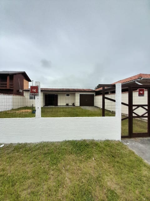 Great house, 100 meters from the sea.