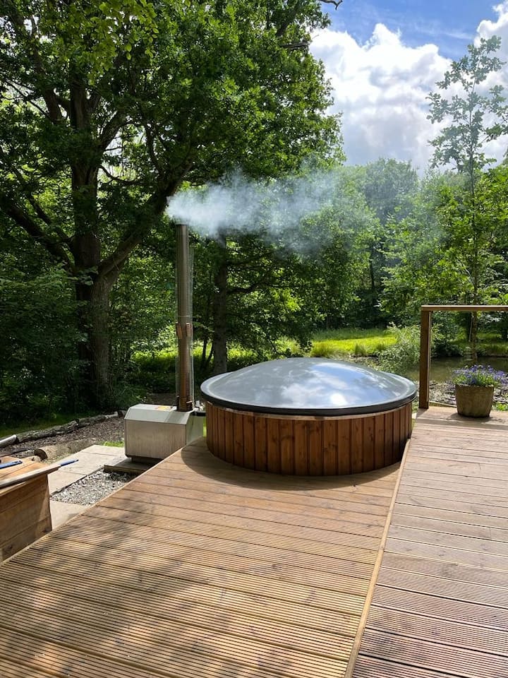 Pondside Glamping in West Sussex photo 5