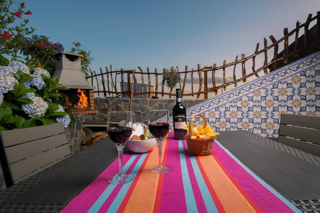 Terraço com barbecue.