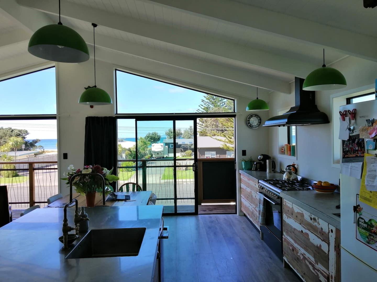 Spacious Modern Beach House – Prime Location 2