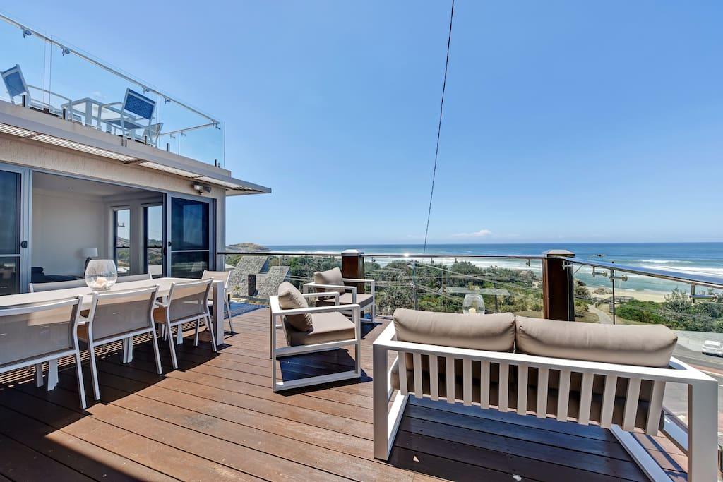 Outdoor relaxing and dining with ocean views