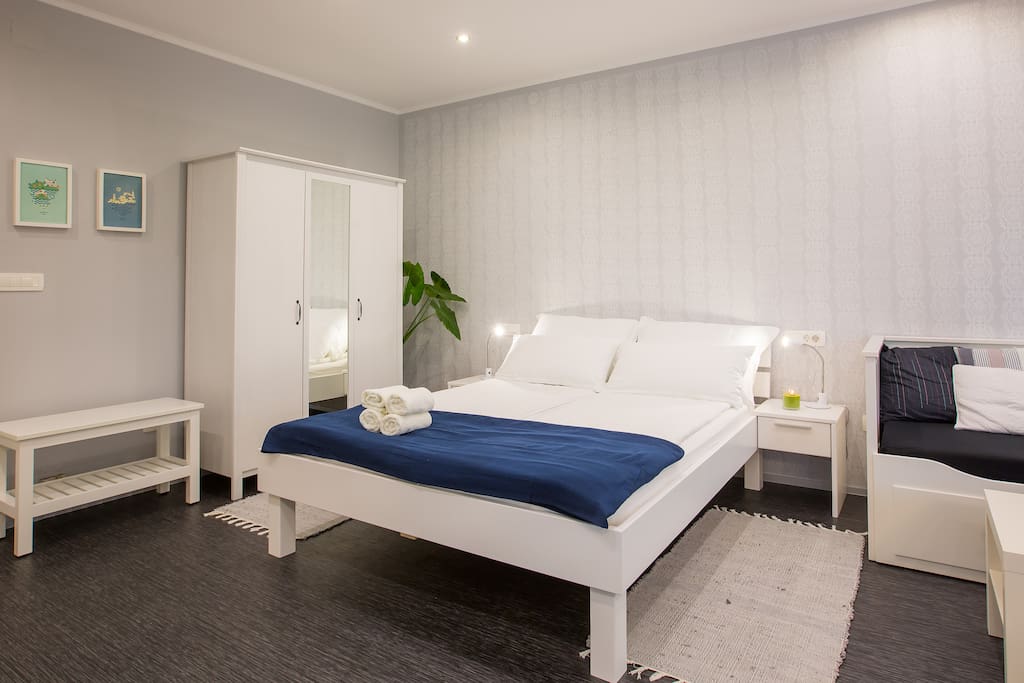 Cozy double bed with wadrobe