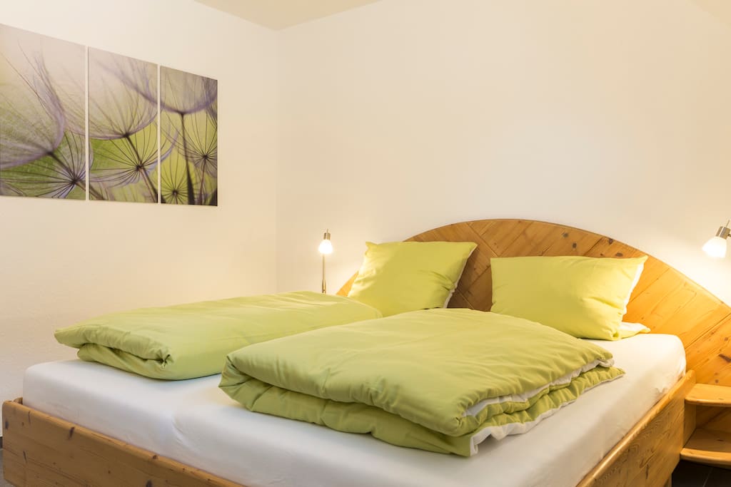 Sep. Schlafzimmer Doppelbett, Kleiderschrank