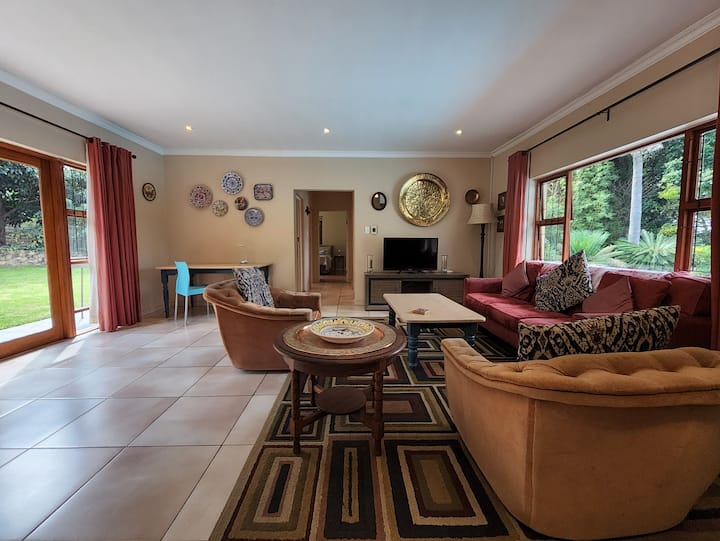 Stunning Cottage With Sandton Skyline Vista - Sandton