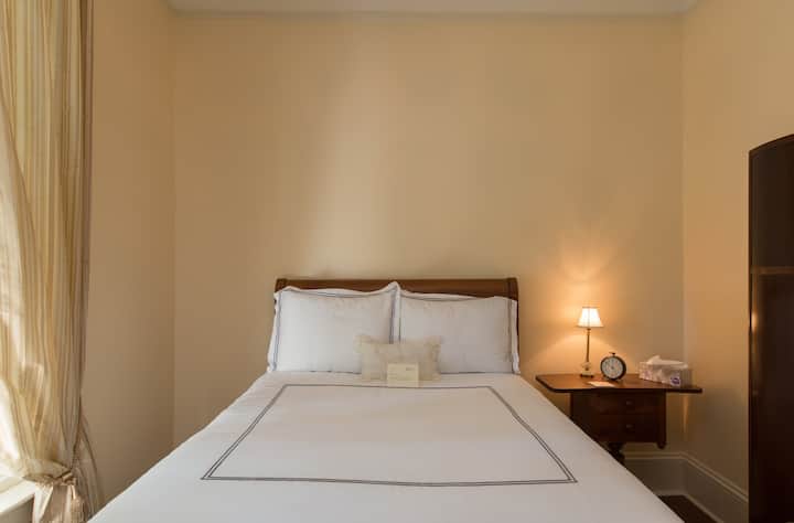 The second bedroom at Bennett Suite 