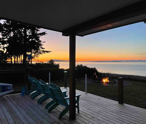 Oceanside Hideaway with Hot Tub