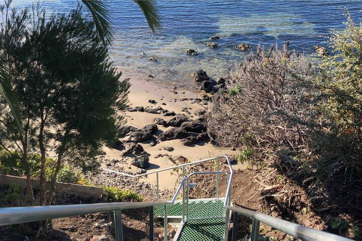 Absolute Waterfront Sandy Bay + Beach + EVcharger gallery image 4