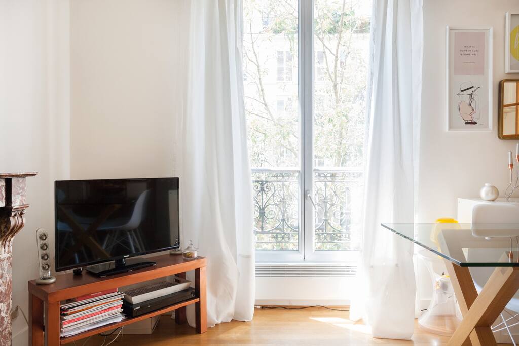 Living Room - TV + speakers + DVD player
