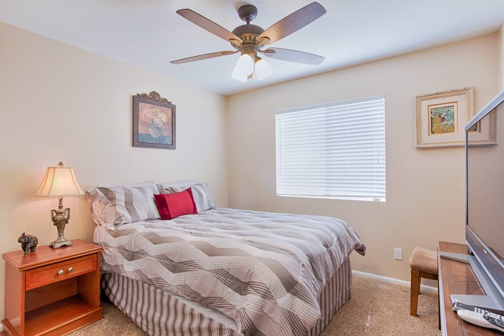 Bedroom 1 queen