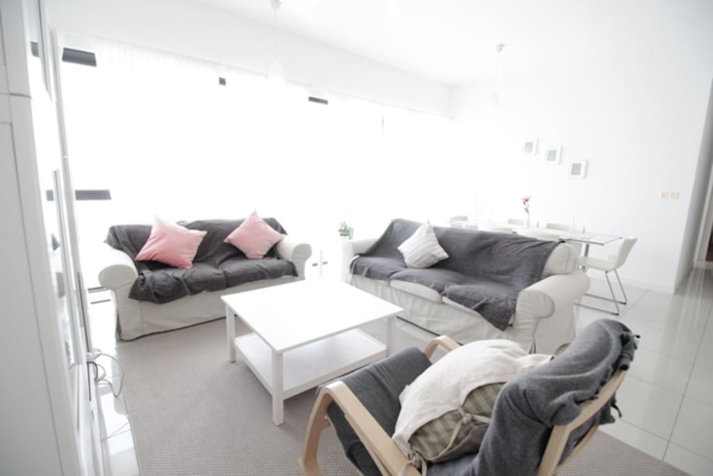 Living Hall with direct KLCC view and WIFI in the house.