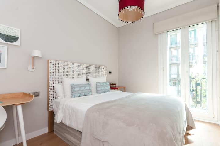 Გაიღვიძეთ და შეიგრძენით მზიან აივანზე დღის დასაწყებად