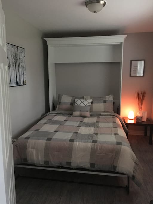 Private bedroom - queen bed