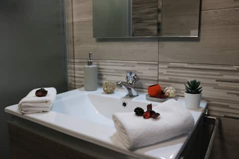 Centrality and tranquility at the 
