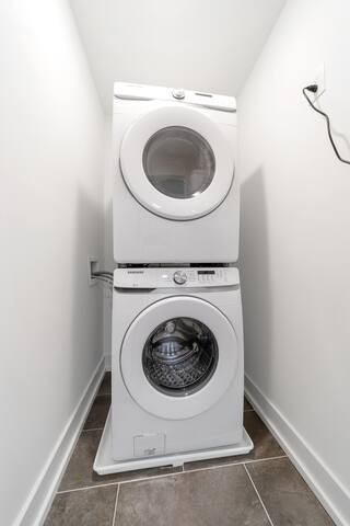 City Hideaway with Stunning Rooftop Escape #3 gallery image 2